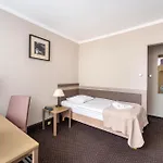 New Skanpol Hotel 3*