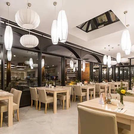 New Skanpol Hotell 3*