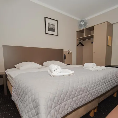 New Skanpol Hotel 3*