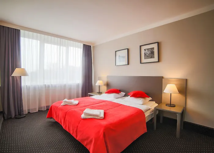 New Skanpol Hotel 3*