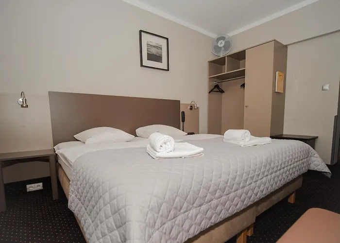 New Skanpol Hotel 3*