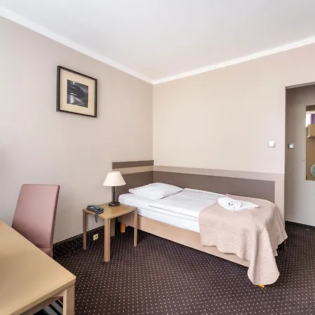 New Skanpol Hotel 3*