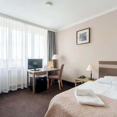 New Skanpol Hotel 3*