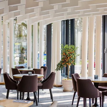 新斯干普酒店 科沃布热格