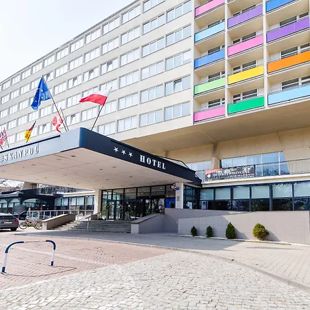 New Skanpol Szálloda 3*