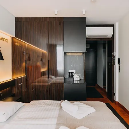 新斯干普酒店 3*