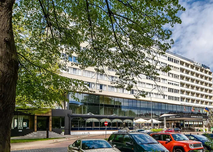 호텔 New Skanpol 3*